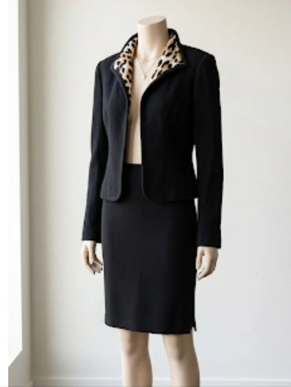 St. John Open Front Knit Jacket w/ Satin Leopard Accent Lining Size 6